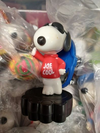 Snoppy toy figures