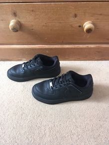 Nike trainers size UK 2.5 excellent condition