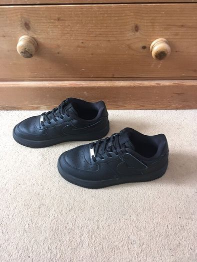 Nike trainers size UK 2.5 excellent condition