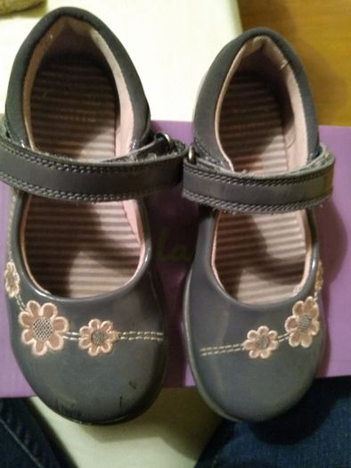 Toddler Shoes - Clarks size 7