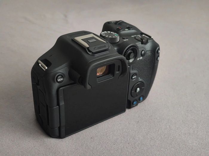 Canon Eos R7