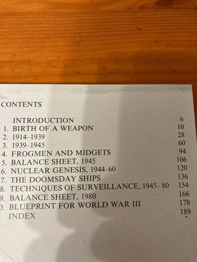 War book 'Submarines.The Illustrated History'