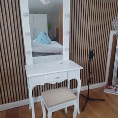 Girls desk