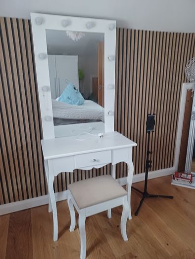 Girls desk