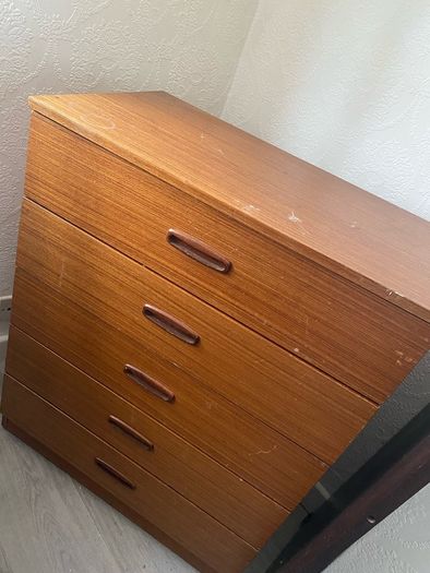 Chest of drawers