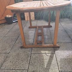 Extendable Wooden Garden Table, 4 Matching Chairs & 2 Furniture Covers