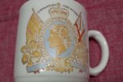 QUEEN ELIZABETH ll / Coronation June 2nd 1953 Mug / Prince William Royal wedding to Catherine Middleton 29th April  2011 Mug
