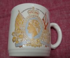 QUEEN ELIZABETH ll / Coronation June 2nd 1953 Mug / Prince William Royal wedding to Catherine Middleton 29th April  2011 Mug