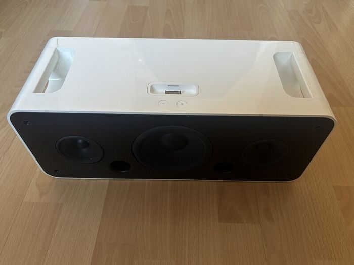 Apple Hi-Fi Speaker with Remote and Accessories