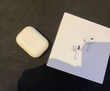 Genuine Apple AirPods Pro 2 Charging Case w box & 40 EUR Leather case as a gift