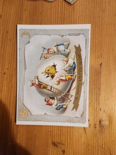 Beautiful Set Of 25 Reproduction  Vicorian Greeting Cards Of The Period 1860-1890 In Presentation Box. In Very Good Condition.