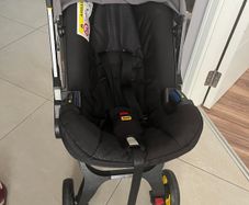 Doona car seat & stroller with base bundle