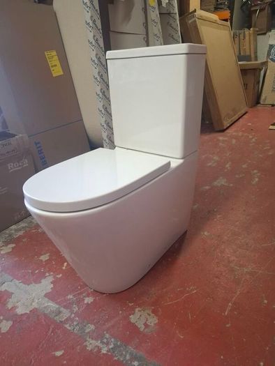 Britton Sphere Rimless cc toilet ex diplay like new