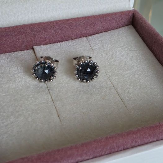 Pandora midnight star navy,blue crystal stud earrings very good condition fully hallmarked (no box