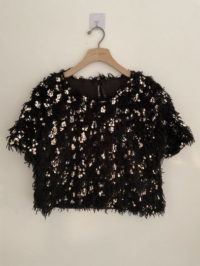 top Bnwot black fluffy embelished top short sleeve size large elli white brand