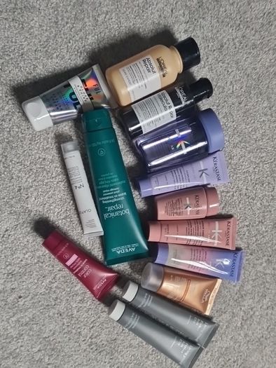 travel size Kerastase Resistance, including the Bain Force Architecte shampoo and Masque Force Architecte reconstructing mask and Ciment Thermique 50ml