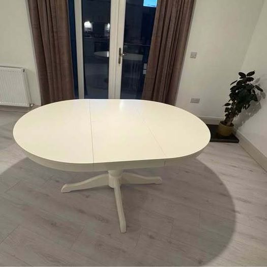 Modern Extendable IKEA Dining set - Hardly used!