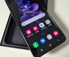 Samsung ZFlip 3 128gb Sim Free Irish Phone Open to all networks Grade A