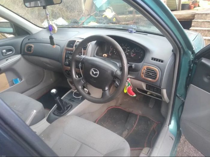 2003 Mazda 323