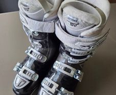 Atomic Womens Ski Boots (size 25.0, EU 39/40)