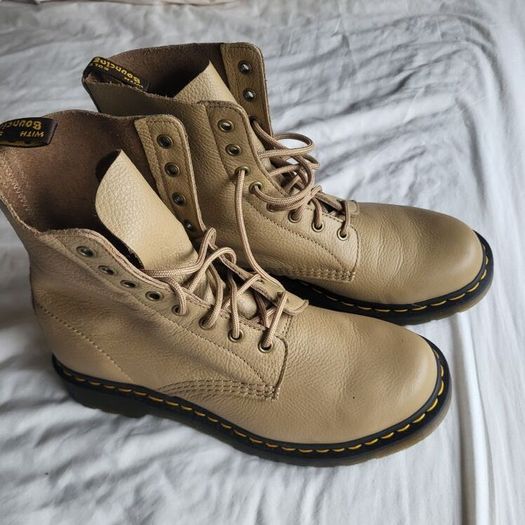 Womens Doc Marten Boots Size 9/ 43
