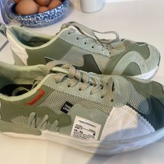 Green Unisex trainers size 42 (UK8