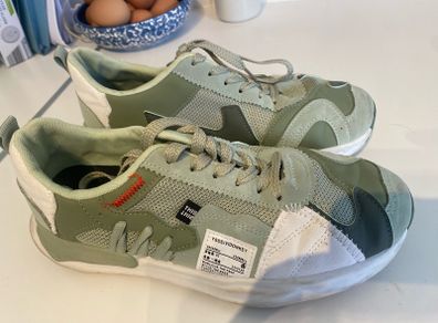 Green Unisex trainers size 42 (UK8