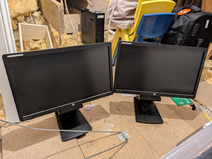 HP EliteDisplay E201 20-inch LED-backlit LCD monitor x 2
