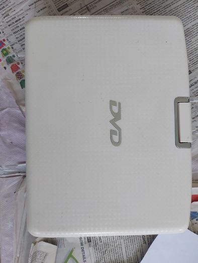 5 Portable DVD Players, all working, but no charges for them, all in very good condition