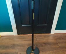 Hercules weighted round based mic stand
