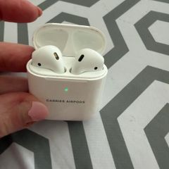 ,Apple AirPods
