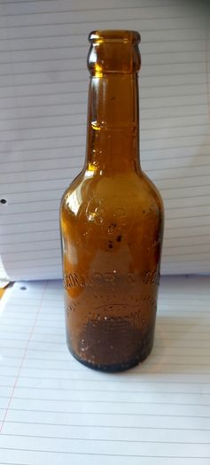 O Connor's kanturk 1/2 pint vintage bottle,,bottle seems to have a defect,around bottom of bottle, holds water no leeks,see pictures,sold as is ,lovely display advertising bottle, collectors items, buyer collects or pays postage thank you,