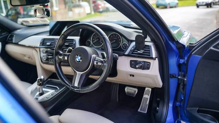 2016 Bmw 3-series 330e High Spec, low kms