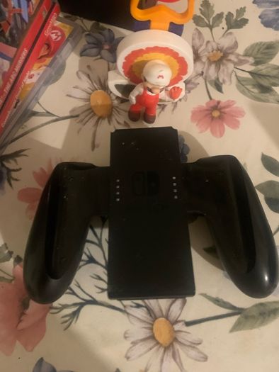 Nintendo Switch 2 controllers and 6 games