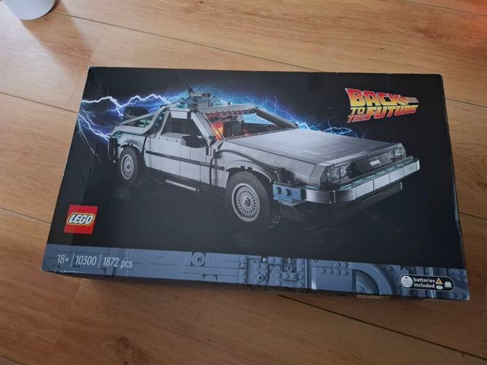 LEGO Icons 10300 Back to the Future Time Machine DeLorean