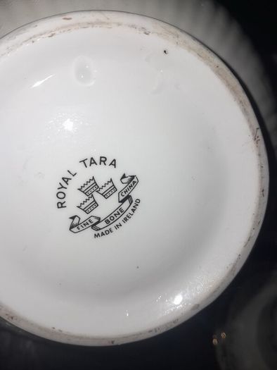 Royal Tara Shamrocks plus large plate