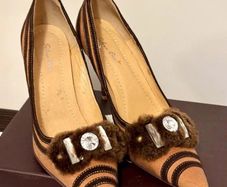 Brown Heels with Faux Fur Detail - Elegant Pointed Toe SIZE 5/38