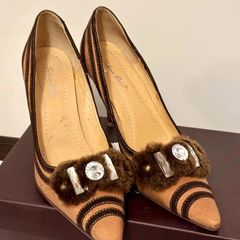 Brown Heels with Faux Fur Detail - Elegant Pointed Toe SIZE 5/38
