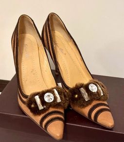 Brown Heels with Faux Fur Detail - Elegant Pointed Toe SIZE 5/38