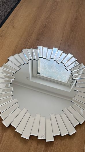 Round mirror
