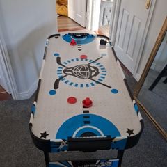 Air hockey table