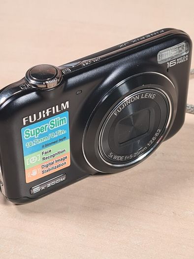 FUJIFILM FINEPIX JX400 digital camera 16mp mega pixel plus charger and case