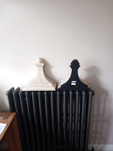 2 Decorstive Wall Shelves