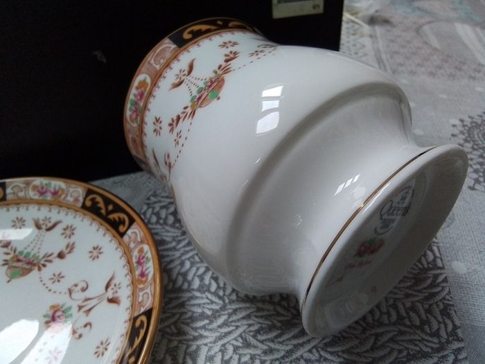 Queen's Olde English Mug & Biscuit Plate