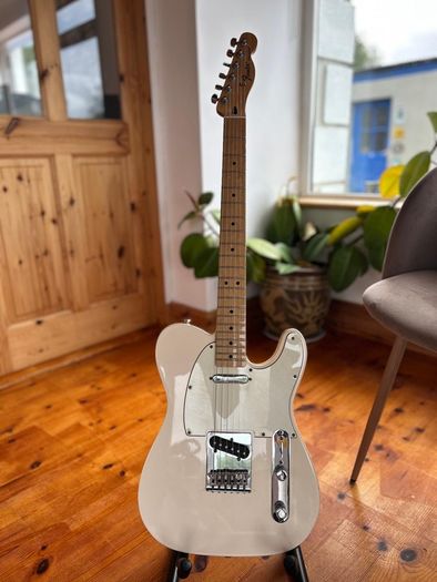 Fender Telecaster 2012 Arctic White with case