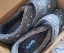 slippers brand new size 8/41
