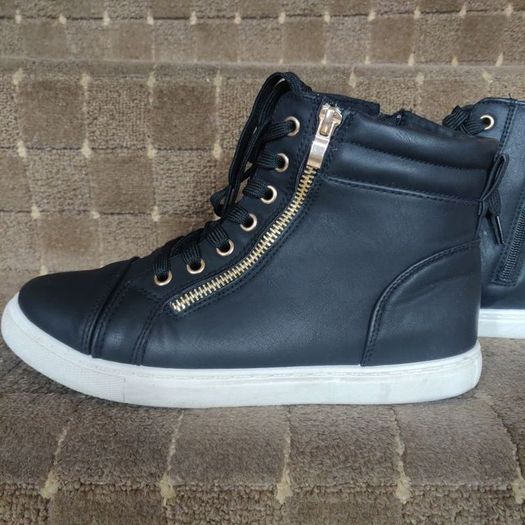 Black High trainers, size 40