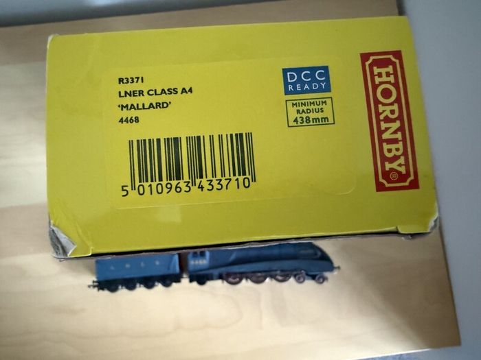 Hornby Mallard Locomotive - R3371