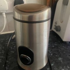 Spice grinder
