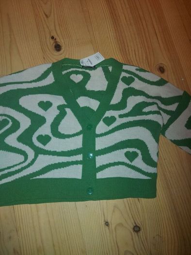 Green and white cardigan from stradivarius